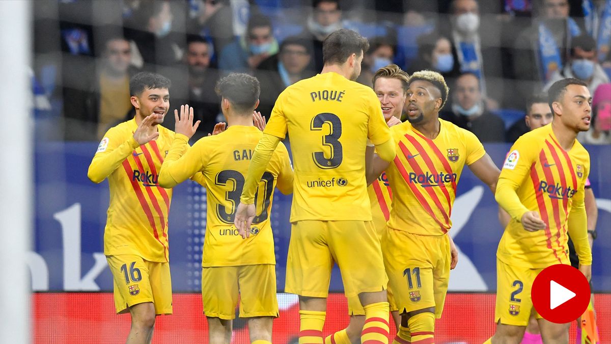 The players of the Barça celebrate a goal in the RCDE Stadium