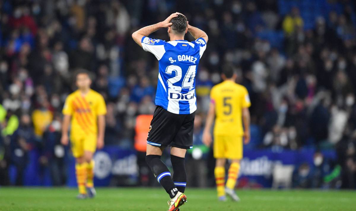 Gómez reacciona tras el gol del empate para el Barça
