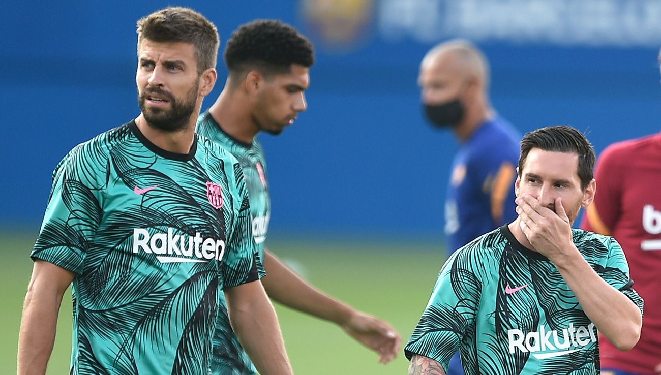 Gerard Piqué and Lionel Messi in a training