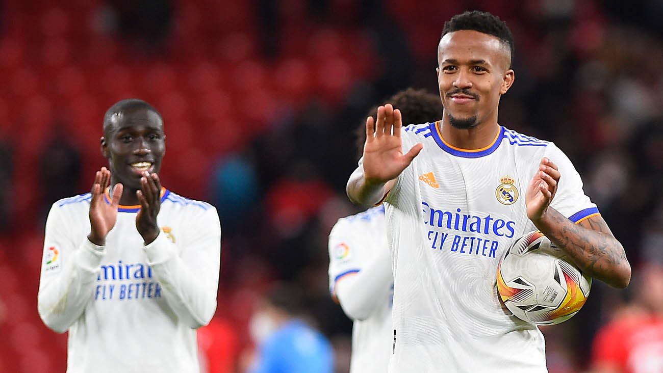 Eder Militao y Ferland Mendy festeja una victoria con el Real Madrid