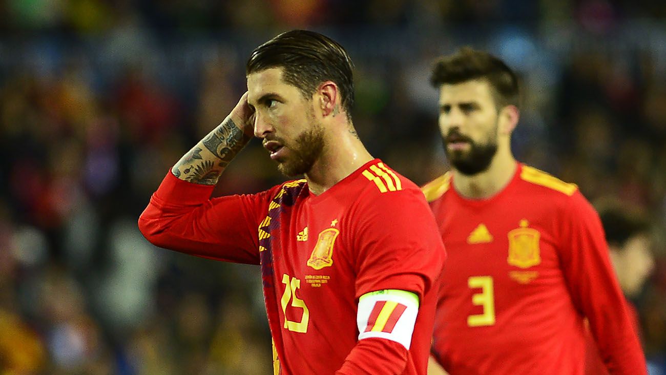 Sergio Ramos y Gerard Piqué en un partido con España