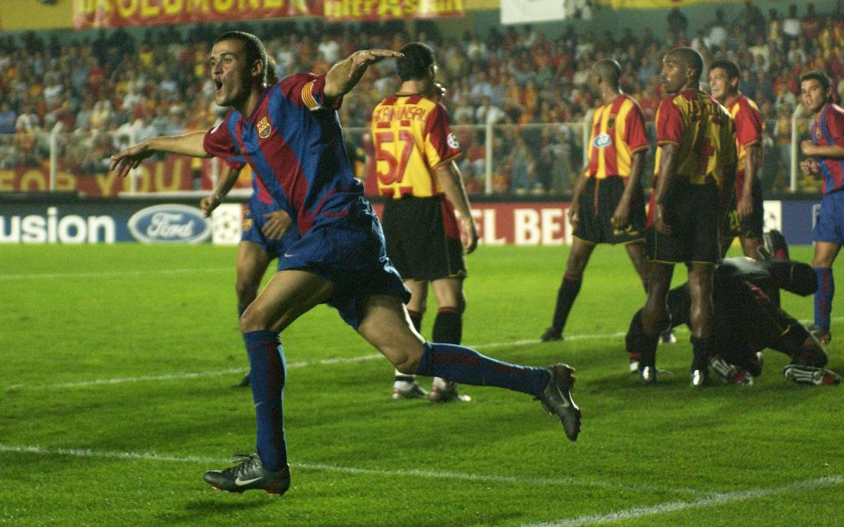Luis Enrique celebra su gol ante el Galatasaray en la temporada 2002-03