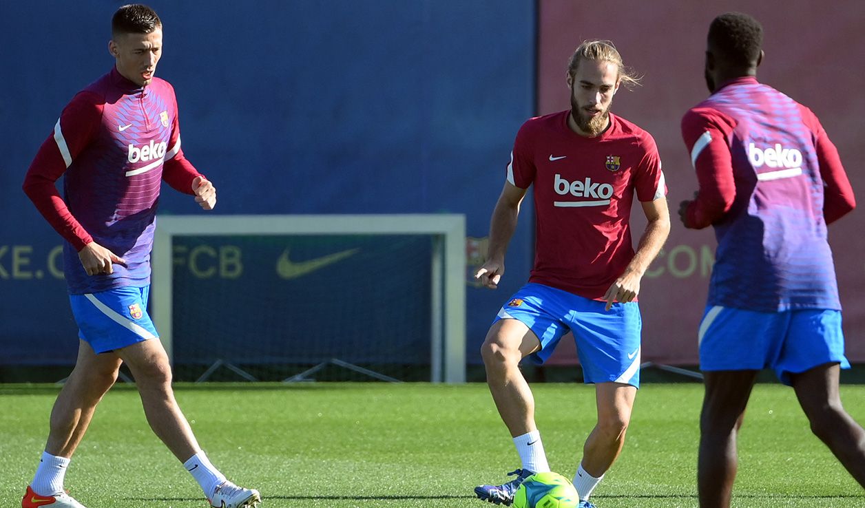 Lenglet, Mingueza y Umtiti en un entrenamiento con el Barça