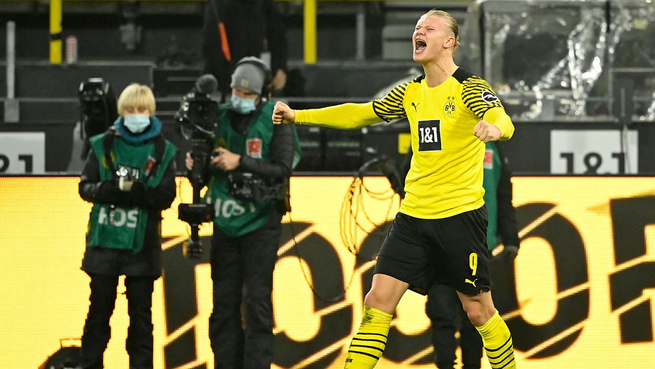 Erling Haaland celebrating a goal with Dortmund