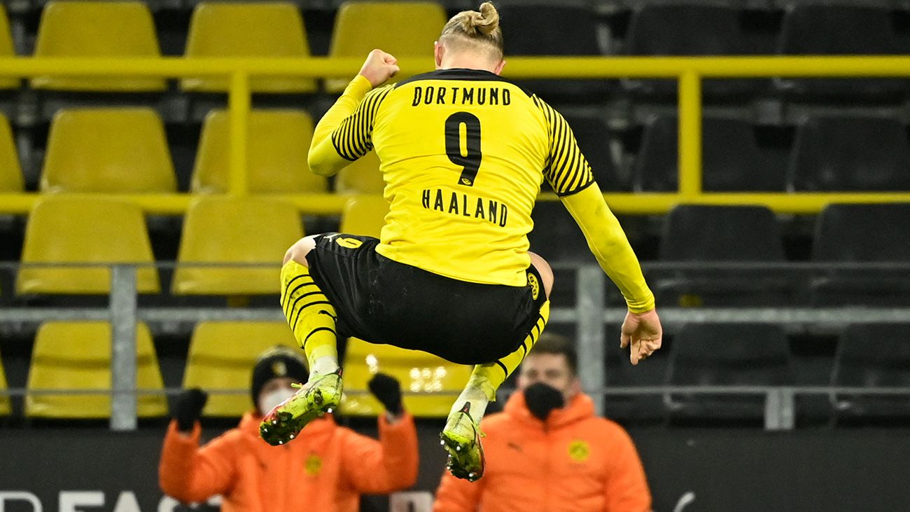 Haaland celebrando un gol ante el Friburgo