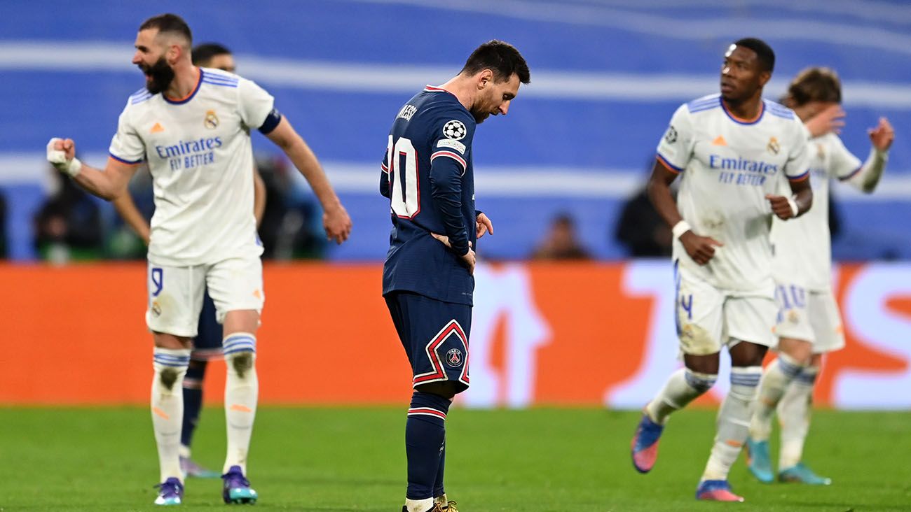 Leo Messi se lamenta tras un gol de Karim Benzema en el Madrid-PSG