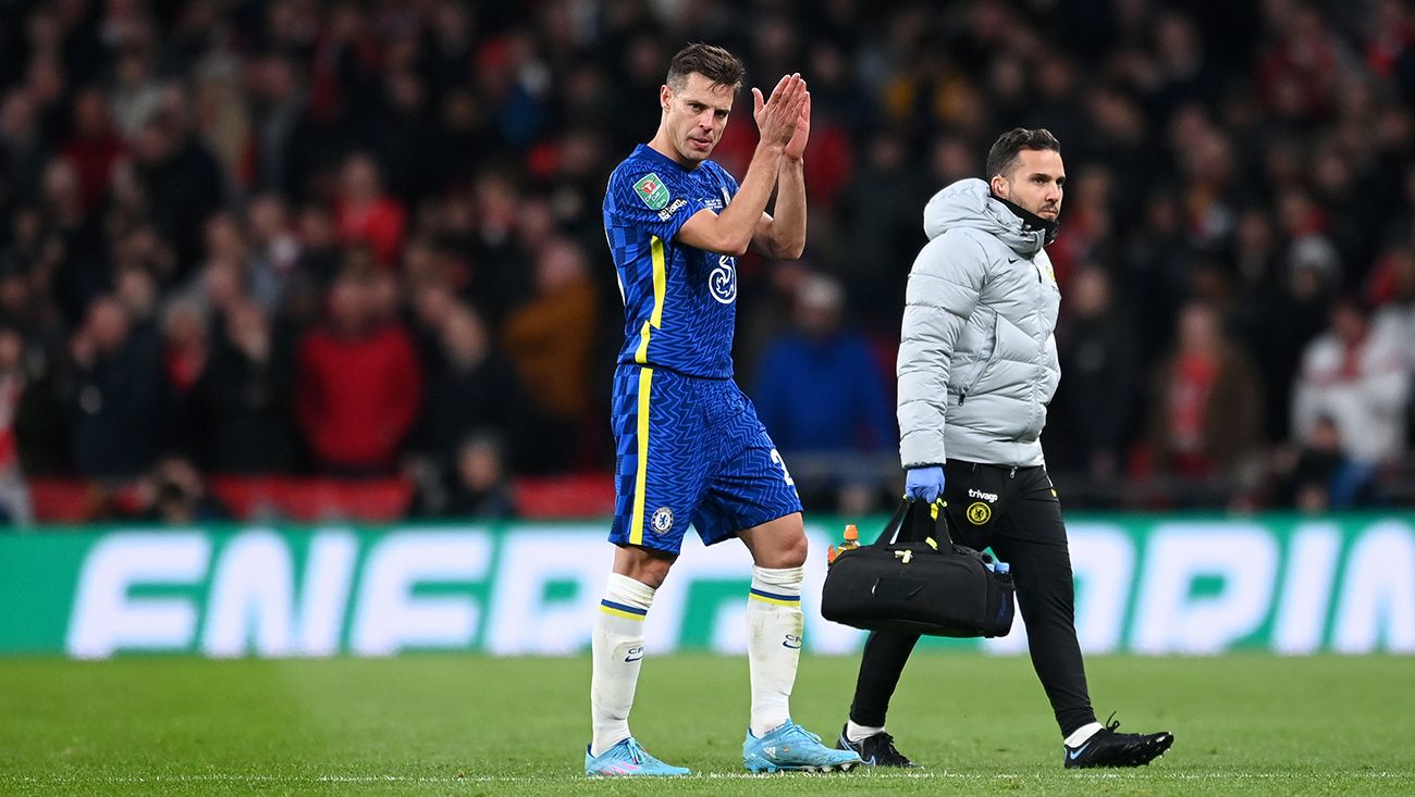 César Azpilicueta applauds the public