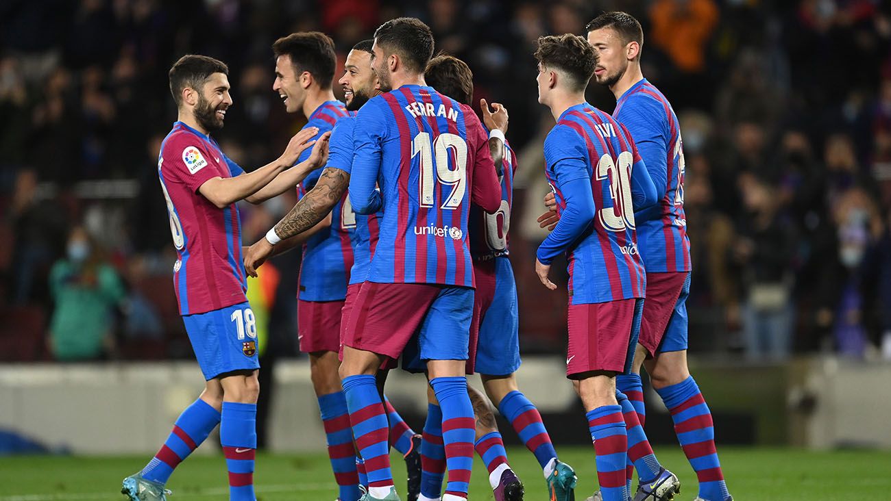 Jugadores del FC Barcelona celebran un gol ante el Osasuna