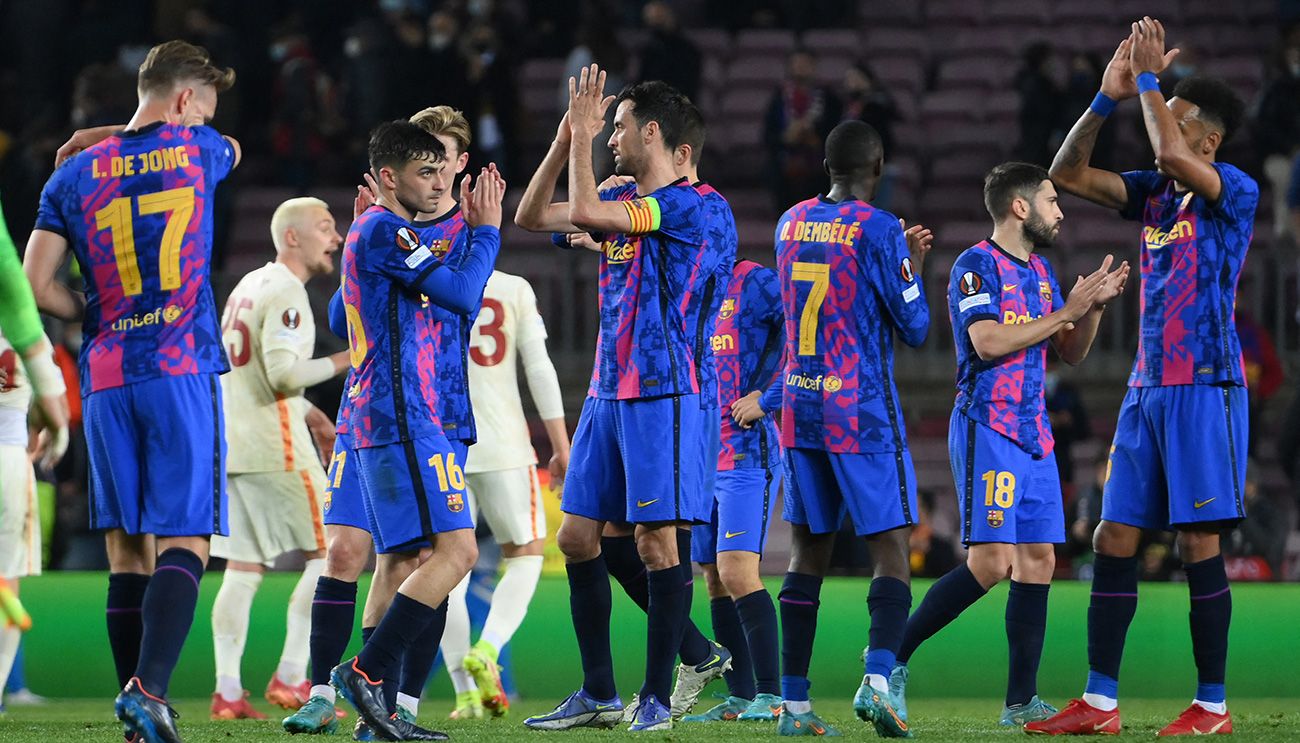 El Barça saluda a su afición en el Camp Nou