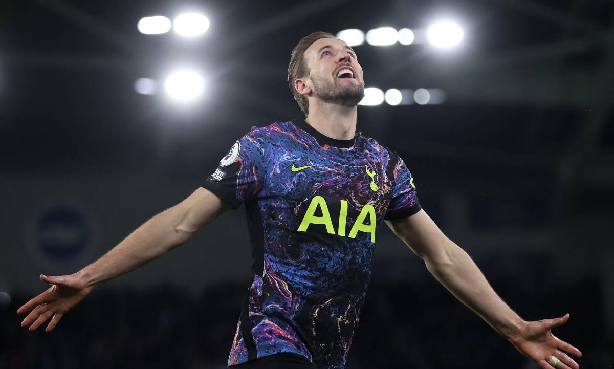 Harry Kane celebrates a goal with the Tottenham