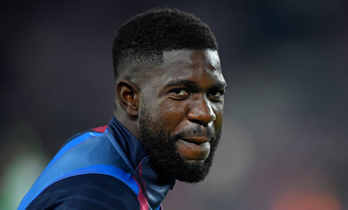 Samuel Umtiti calienta en la previa del Barça-Elche