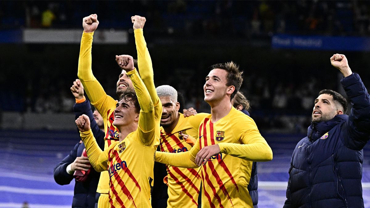 Los jugadores del Barça celebran la victoria en el Clásico