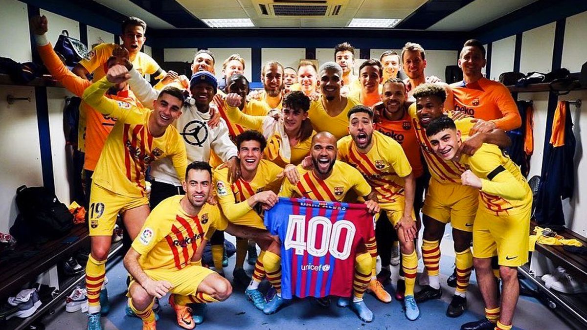 Celebración del Barça en el vestuario del Bernabéu (Imagen: @FCBarcelona en Twitter)
