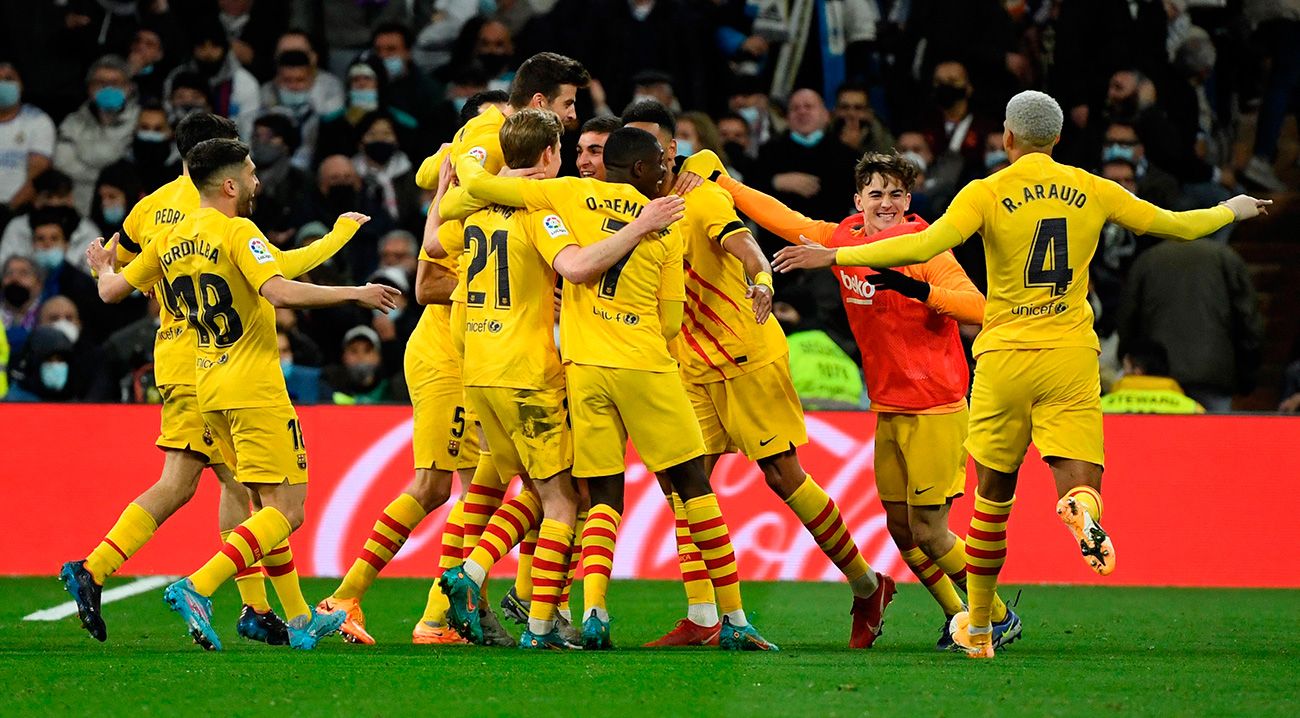 The players of the Barça celebrate a goal in front of the Madrid
