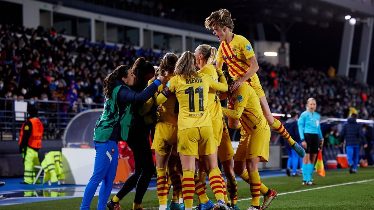 Jugadoras del FC Barcelona femenino celebran un gol ante el Real Madrid. Foto: @