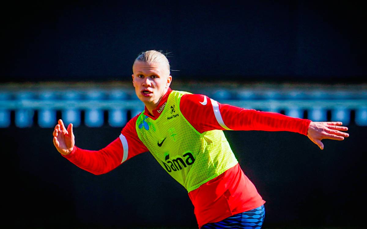 Erling Haaland se entrena con la selección de Noruega