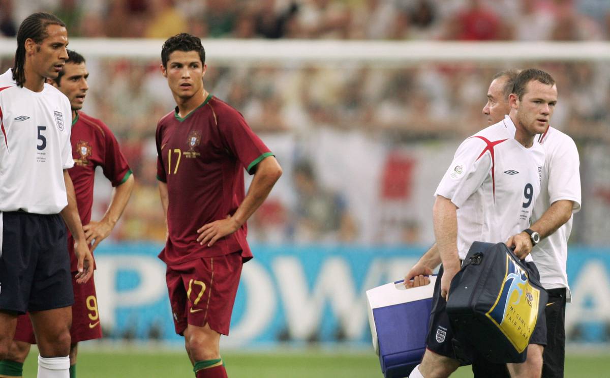 Cristiano y Rooney durante un partido del Mundial 2006