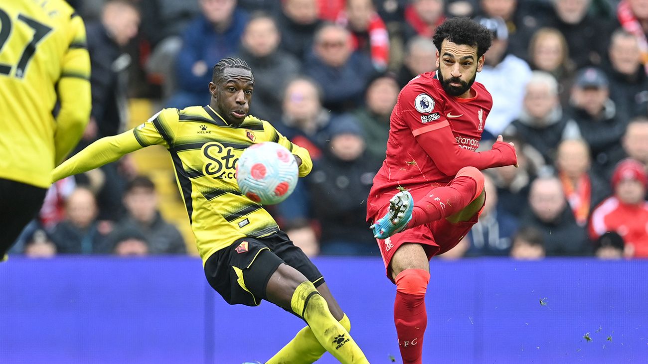 Salah kicking the ball