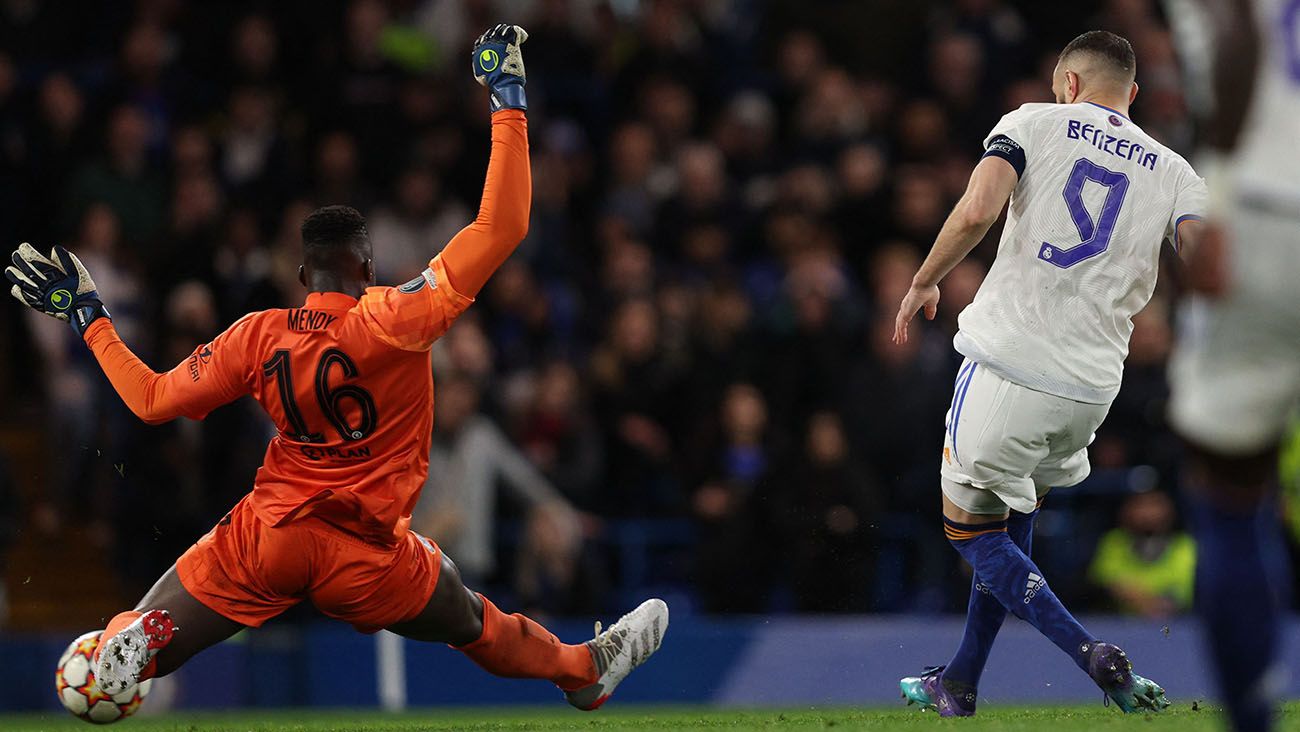 Karim Benzema defines against Édouard Mendy at Chelsea - Real Madrid (1-3)