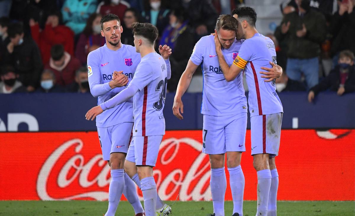 The Barcelona celebrates one of his goals in front of the Raise