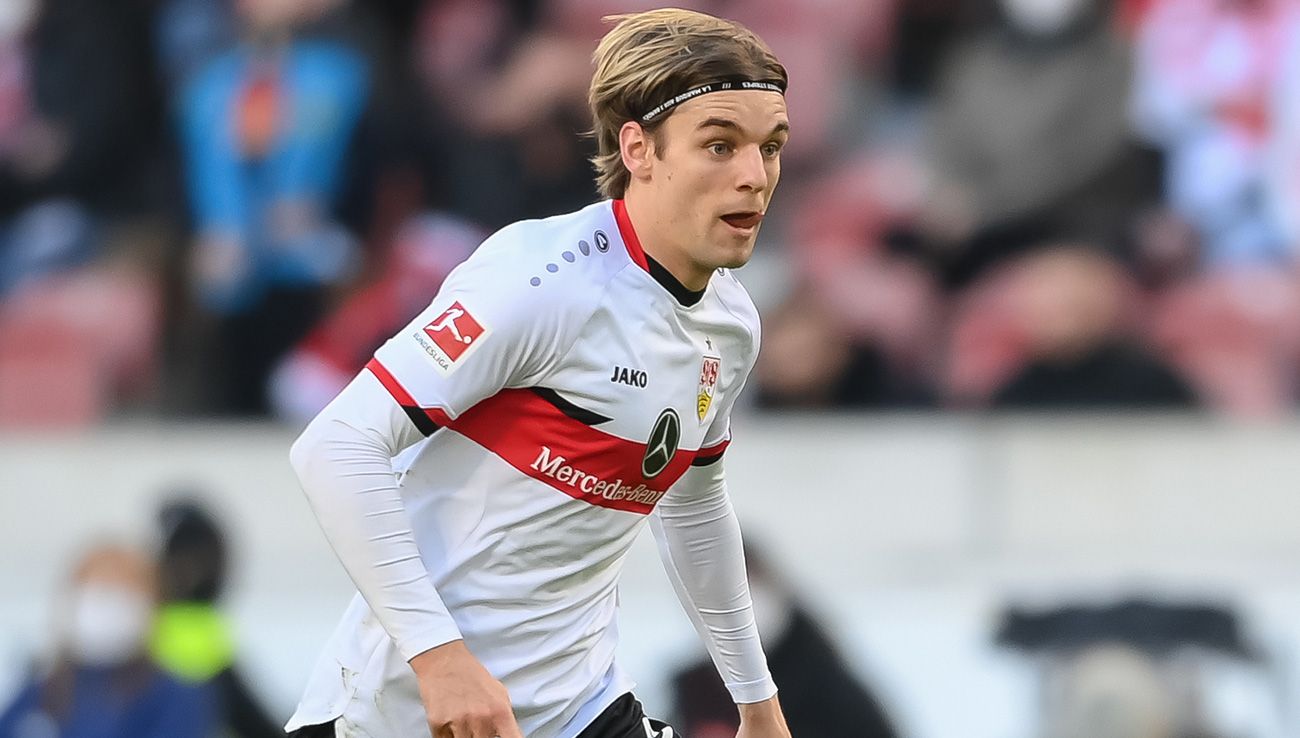 Borna Sosa in a match with Stuttgart