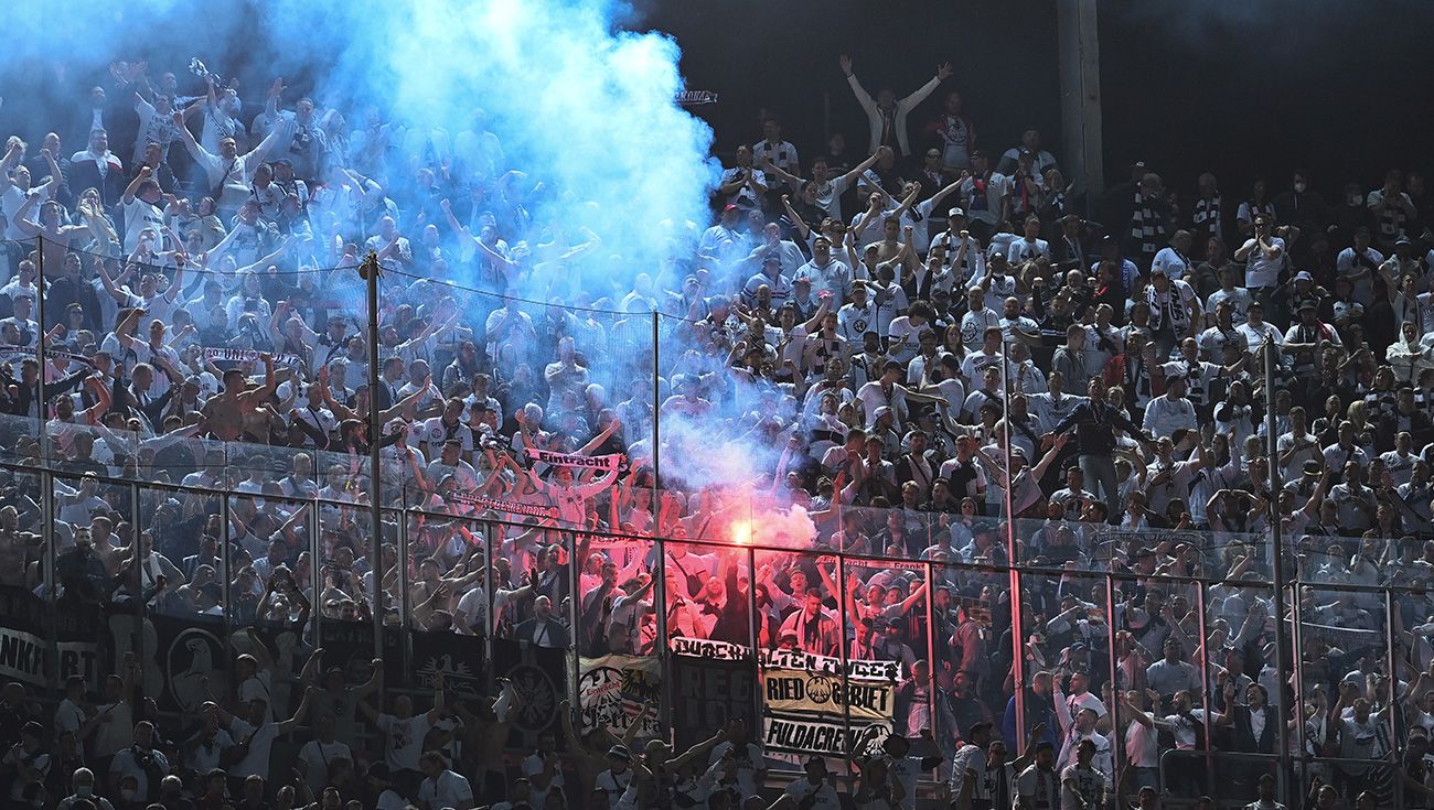 La hinchada del Eintracht en el Camp Nou