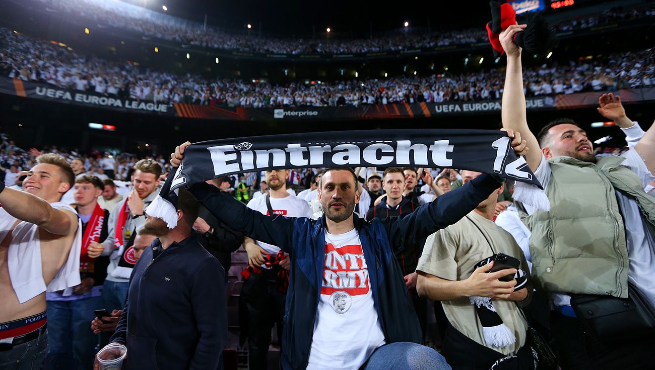 Aficionados del Eintracht en el Camp Nou