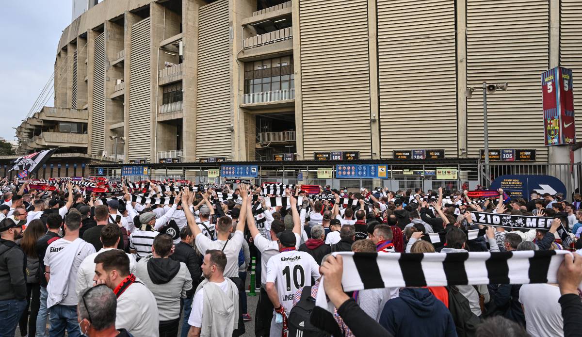 Fans of the Eintracht to the outskirts of the Camp Nou