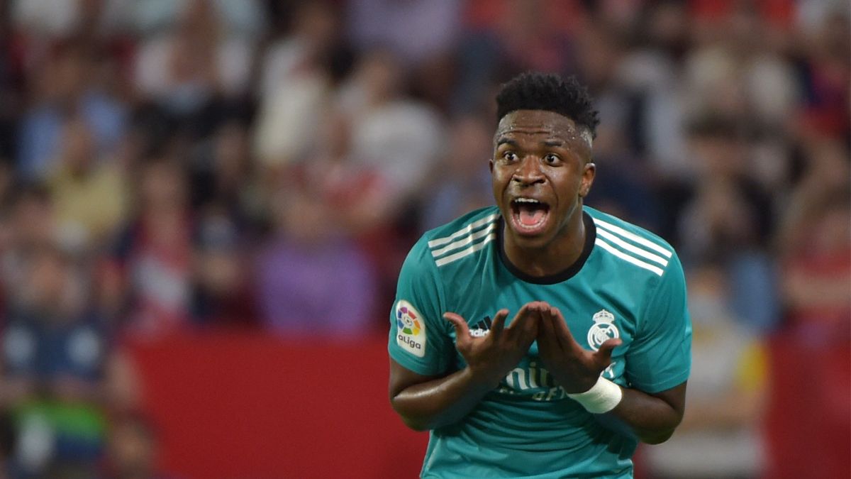 Vinícius Jr reclama un gol anulado en el Sevilla Madrid