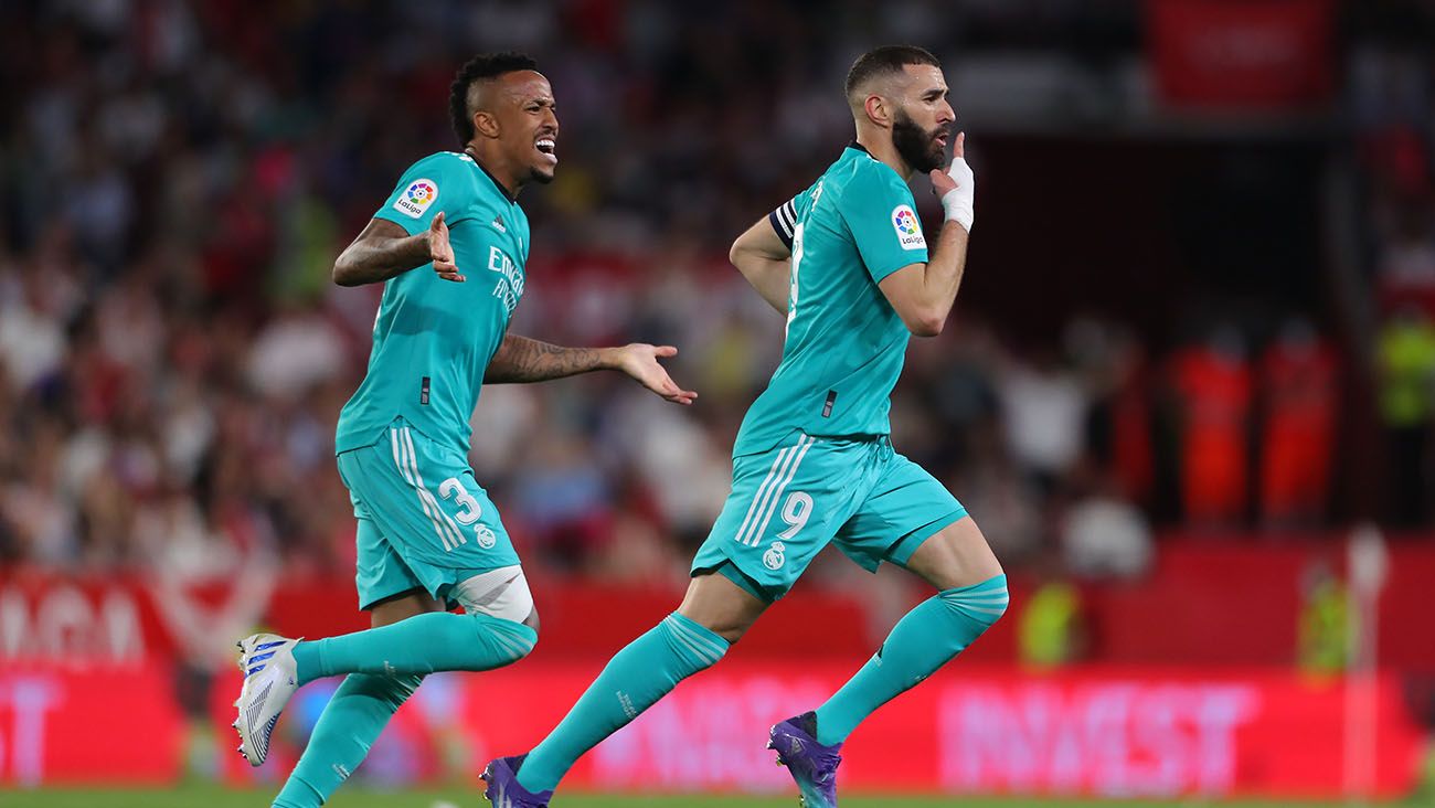 Éder Militao y Karim Benzema celebran un gol ante el Sevilla (2-3)