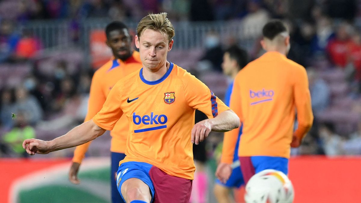 Frenkie de Jong durante un calentamiento