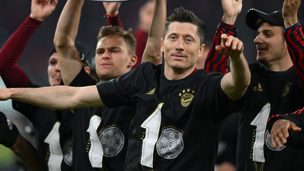 Robert Lewandowski celebra el título de Bundesliga 