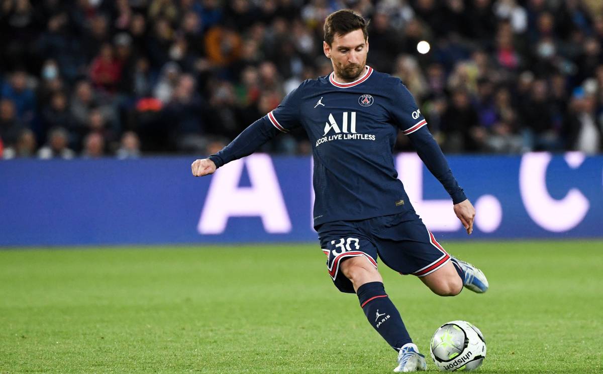 Lionel Messi, in a party in front of the Lens