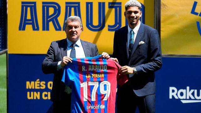 Joan Laporta y Ronald Araújo