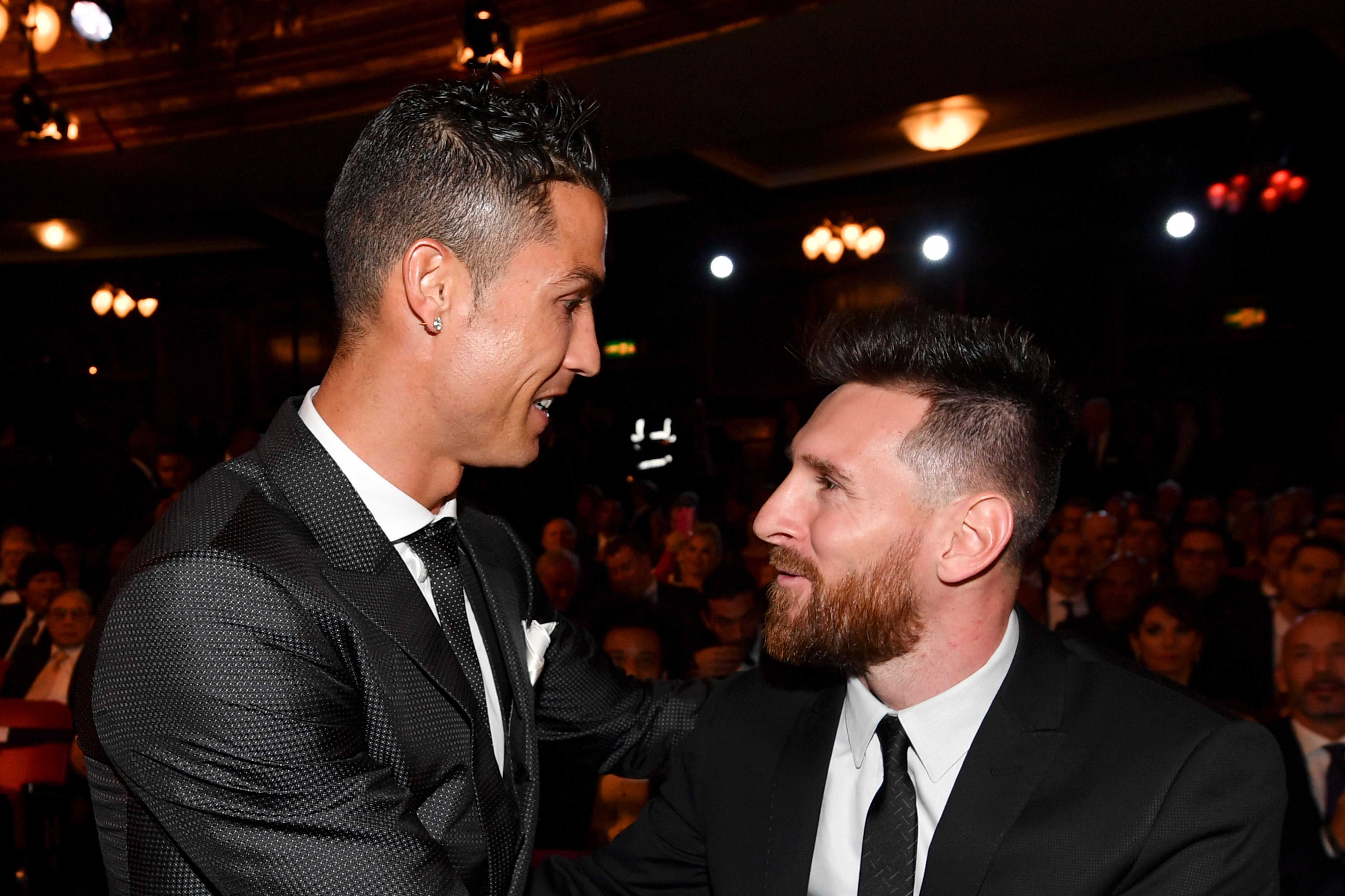 Cristiano and Messi in a gala of premiación