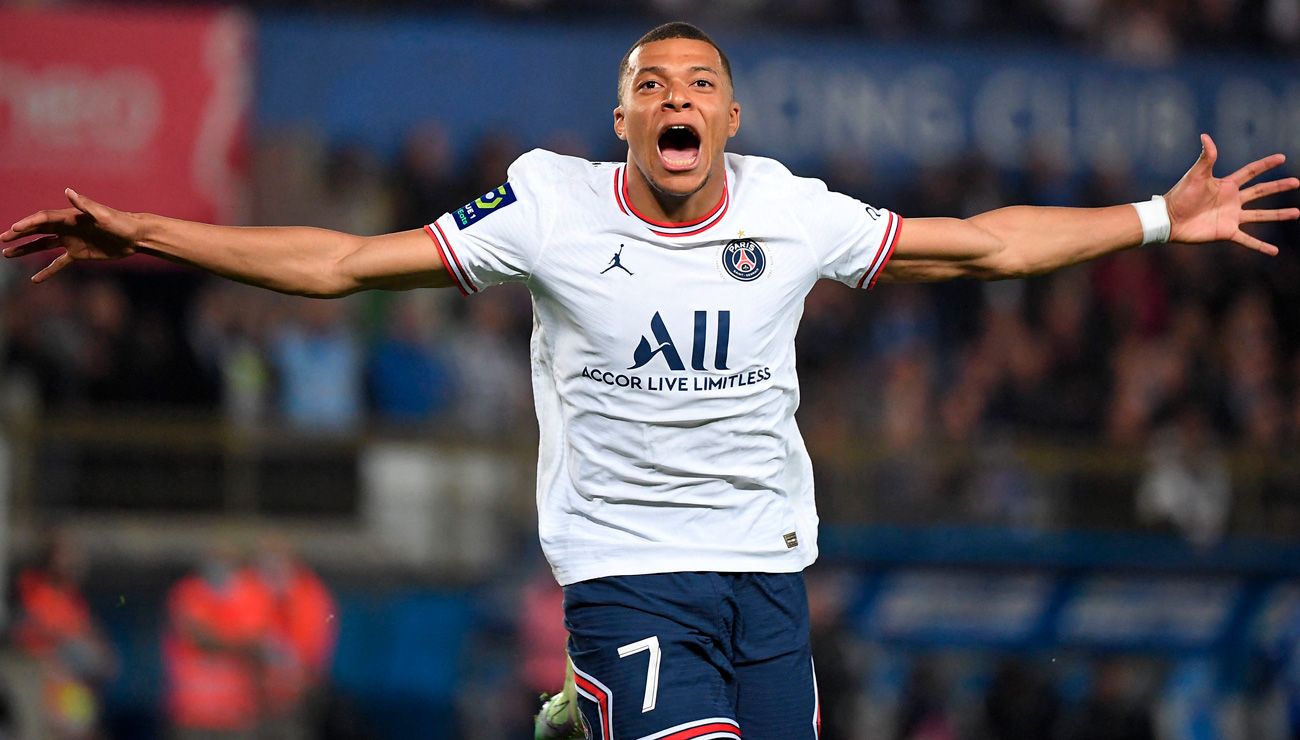 Kylian Mbappé celebra un gol con el PSG