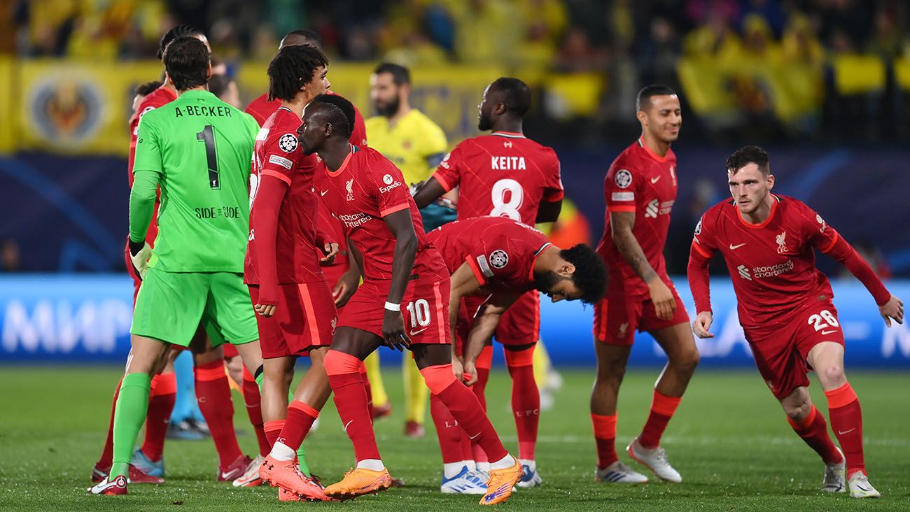 Jugadores del Liverpool celebran ante el Villarreal