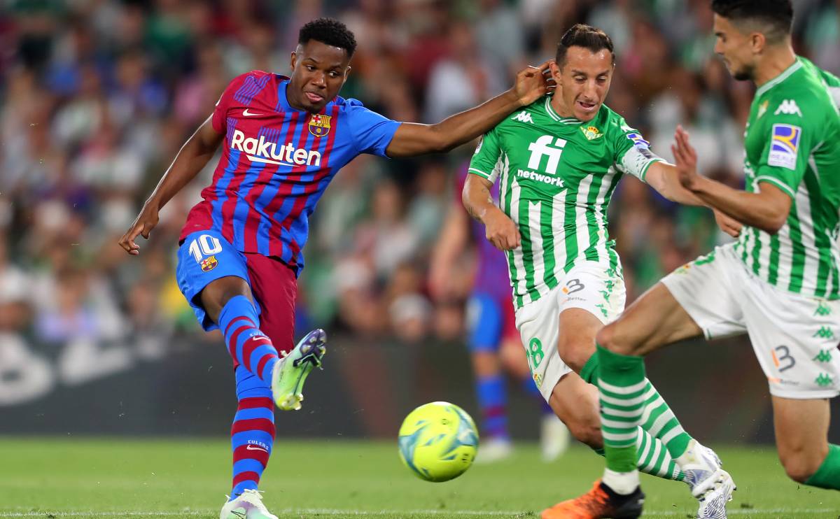 Ansu Finishes in front of the Betis