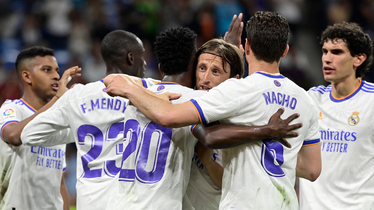 Los jugadores del Real Madrid celebran un gol contra el Levante