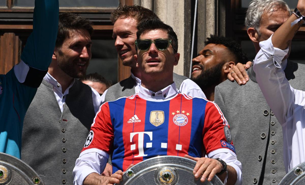 Lewandowski Celebrates the title of the Bundesliga