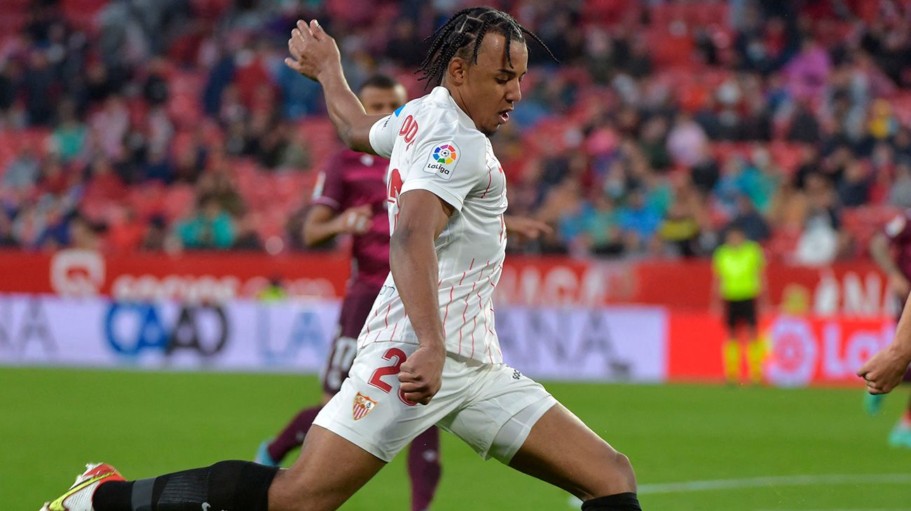 Jules Koundé, en un partido con el Sevilla