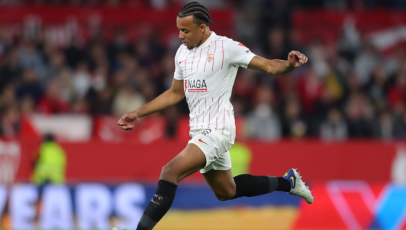 Jules Koundé con el Sevilla