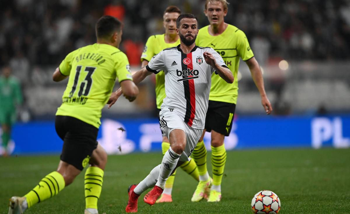 Pjanic, in a Besiktas-Dortmund