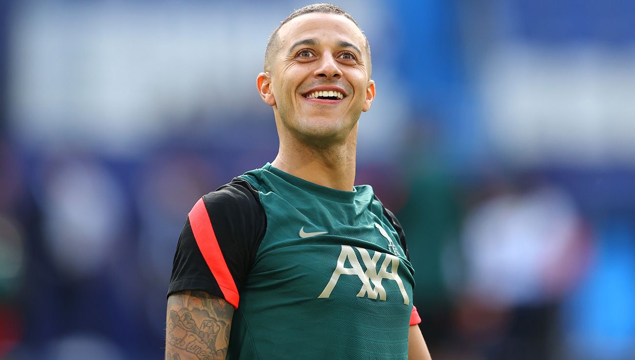 Thiago entrena con el Liverpool