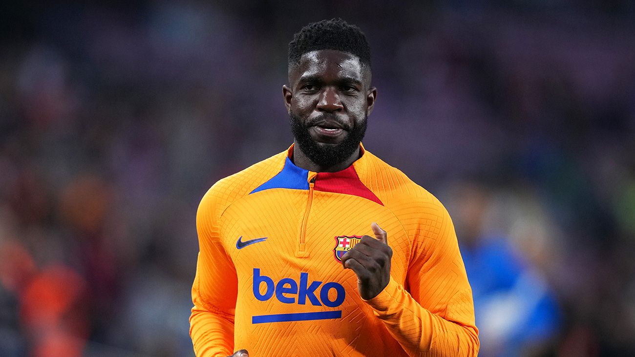 Samuel Umtiti calentando con el Barça