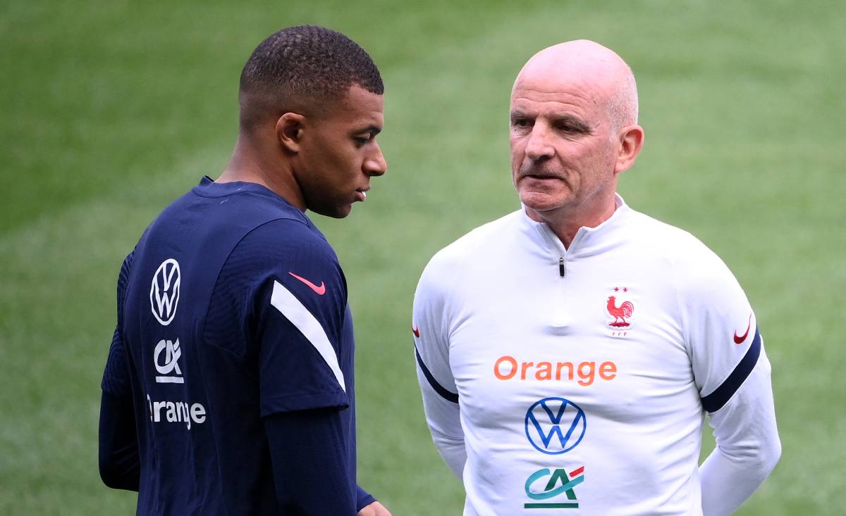 Mbappé trains with the french national team