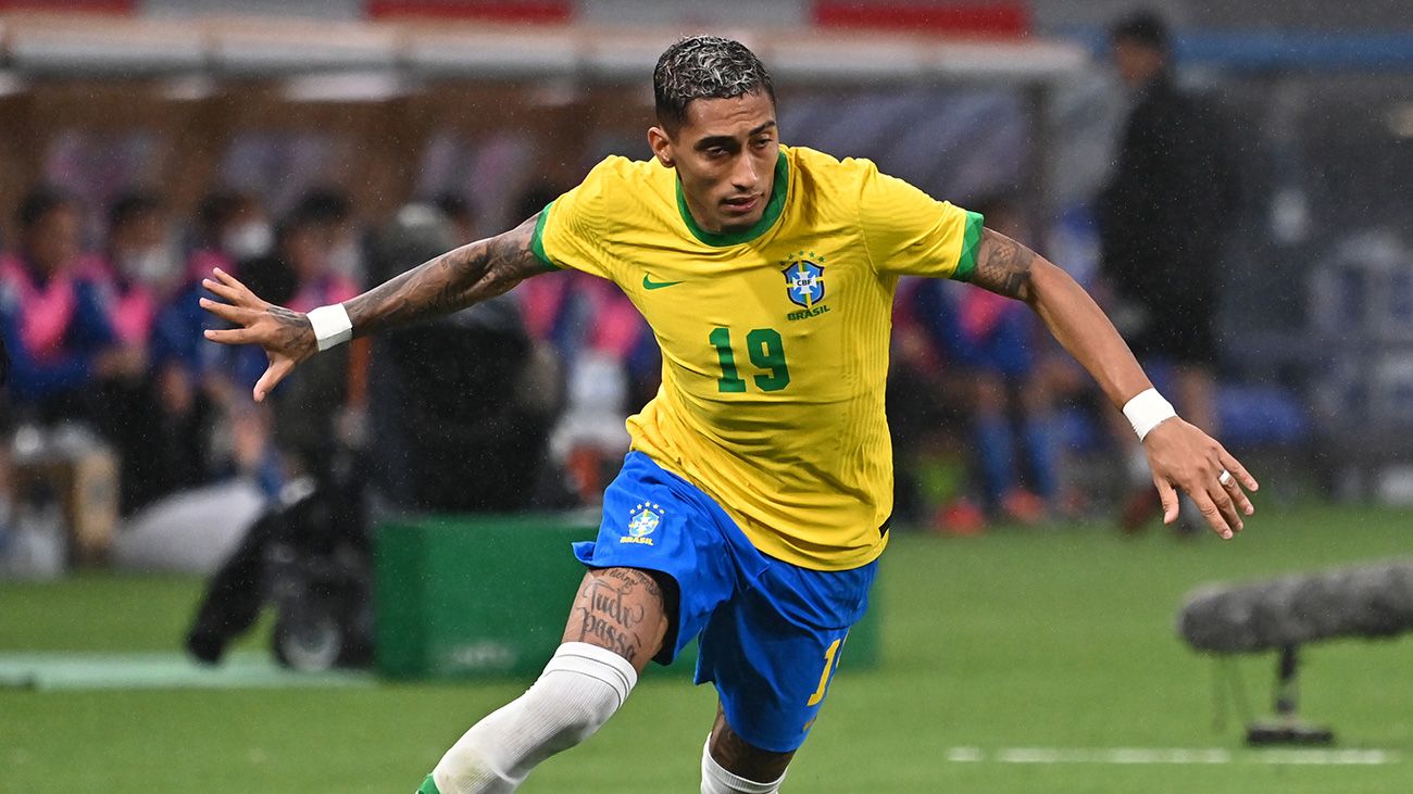 Raphinha playing a match with Brazil