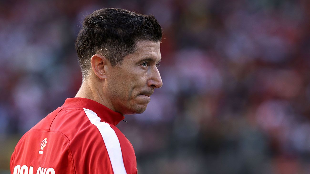 Robert Lewandowski en un calentamiento con Polonia