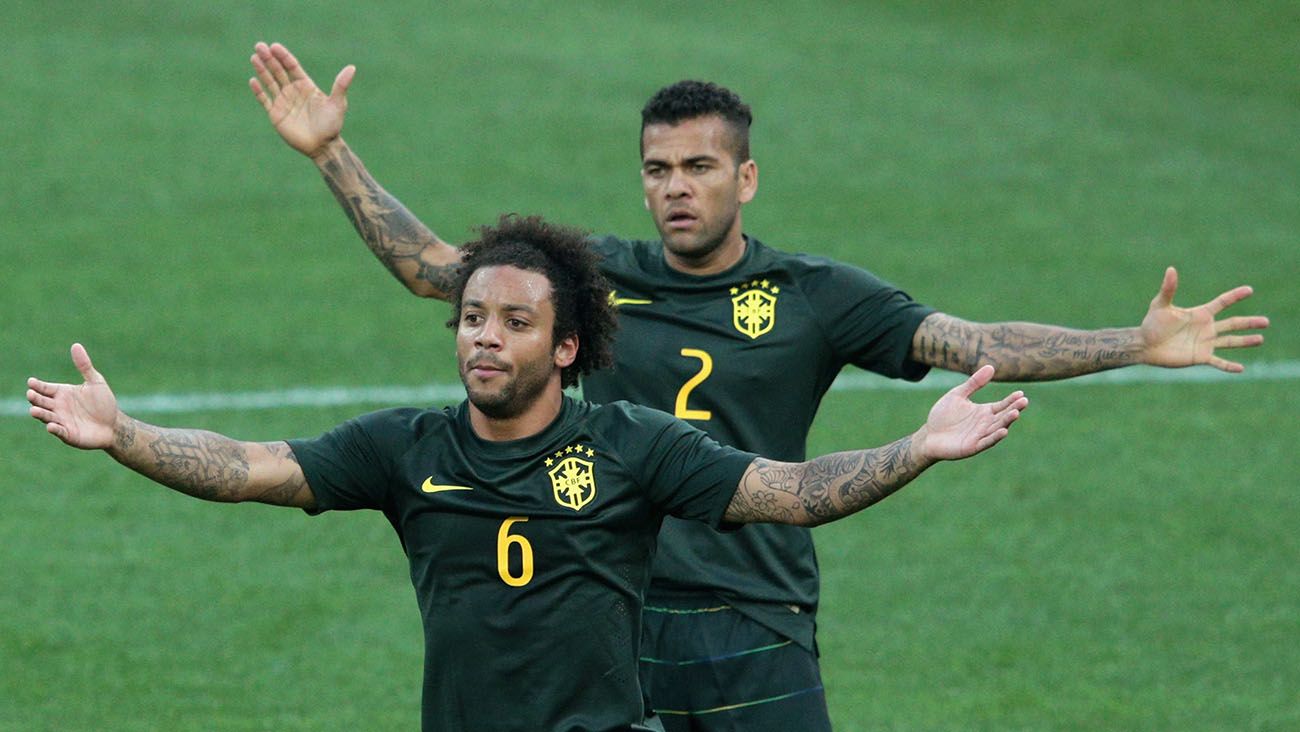 Marcelo and Dani Alves in training with Brazil