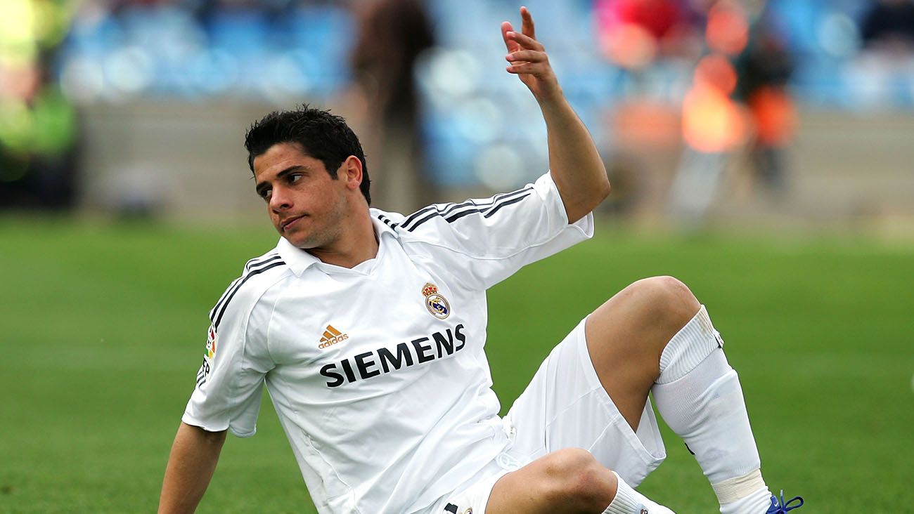 Cicinho in a match with Real Madrid